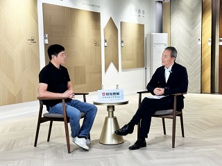 大咖品鑒 行業堅守|王石再次蒞臨世友地板總部，探尋2024世友新品背后奧秘